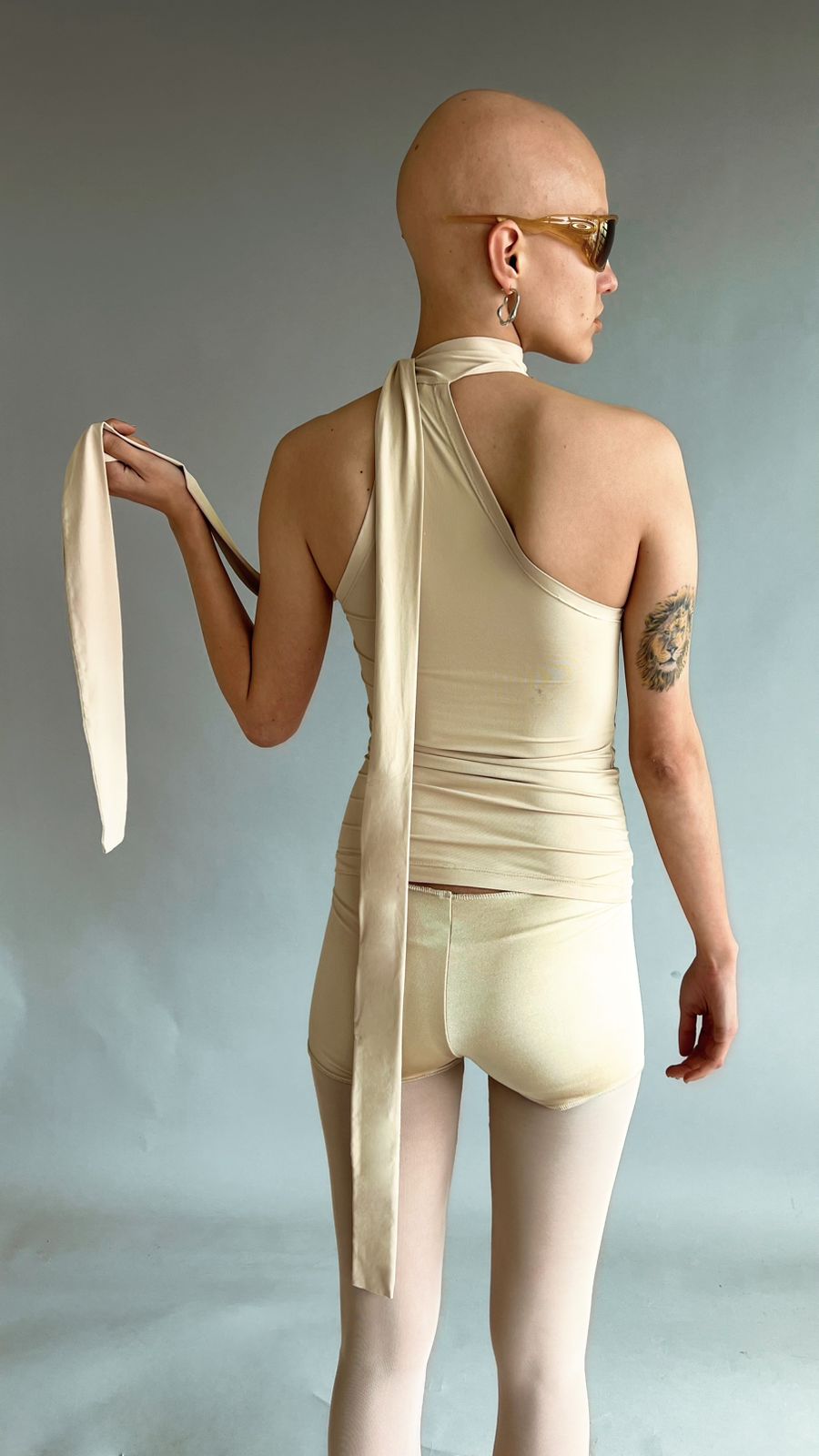 ALÍEN HALTER TOP NUDE